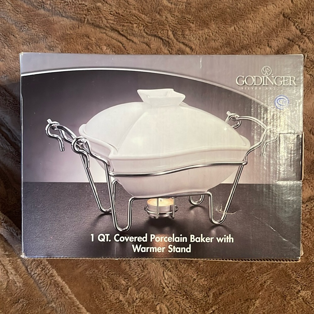 Godinger 1 Quart covered porcelain baker with warmer stand. NIB